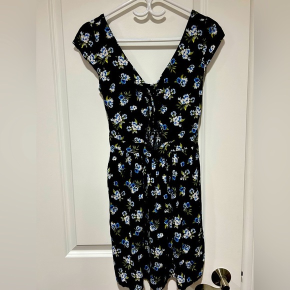 Hollister Dresses & Skirts - Hollister Black and Blue Floral Midi Dress